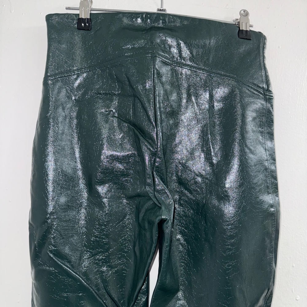Spanx faux patent leather leggings in deep green color size M - Picture 5 of 6
